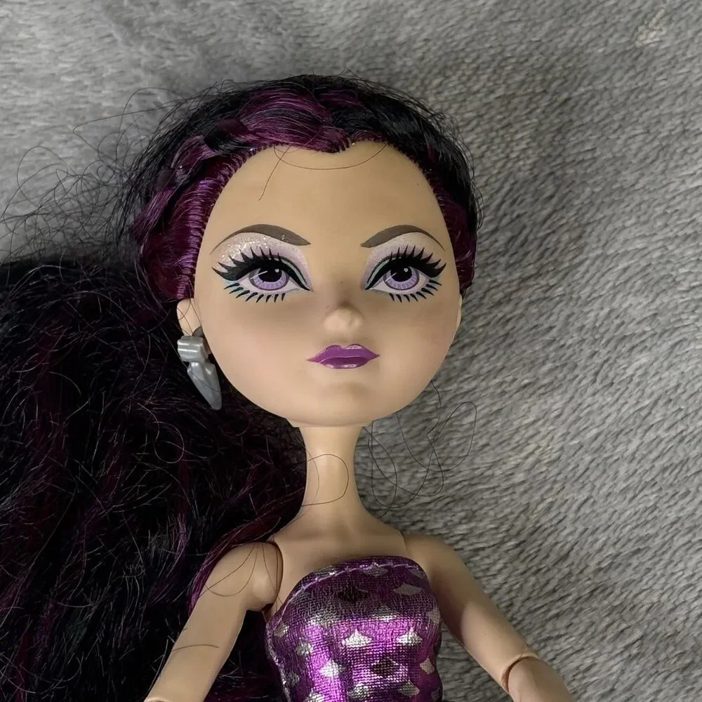 Ever After High Raven Queen Doll Legacy‎ Day Daughter Evil Queen Silver chain
